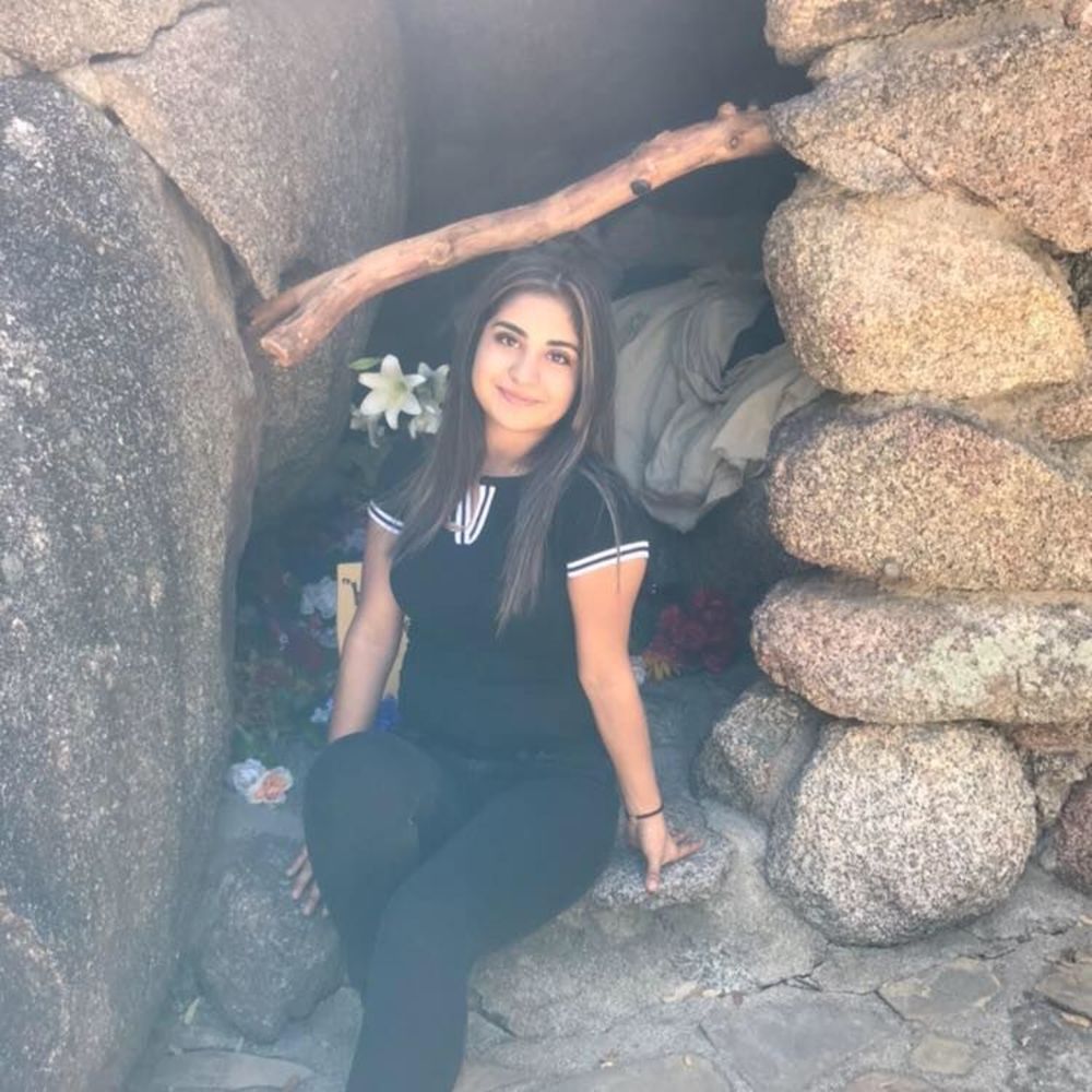 Meet your Posher, Mireya